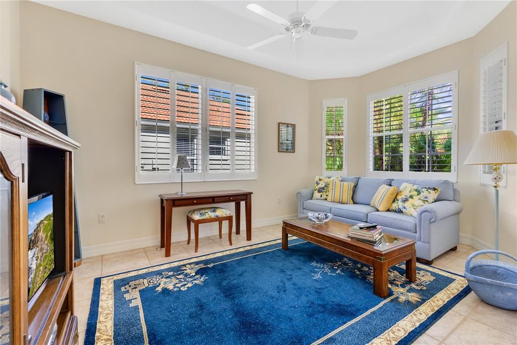 待售: $499,000 (2 贝兹, 2 浴室, 1977 平方英尺)