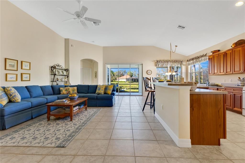 待售: $499,000 (2 贝兹, 2 浴室, 1977 平方英尺)