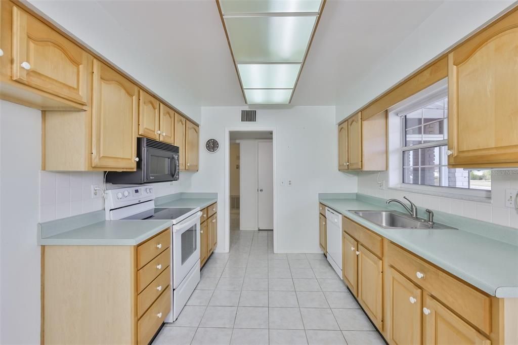 En Venta: $199,000 (2 camas, 2 baños, 1650 Pies cuadrados)