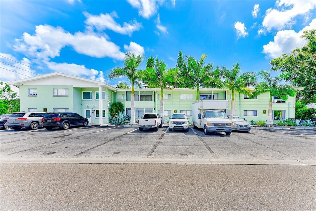 For Rent: $1,160 (1 beds, 1 baths, 850 Square Feet)