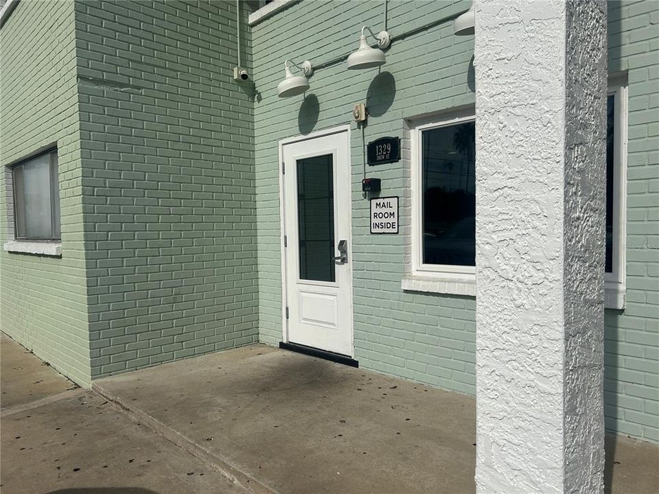 For Rent: $1,160 (1 beds, 1 baths, 850 Square Feet)