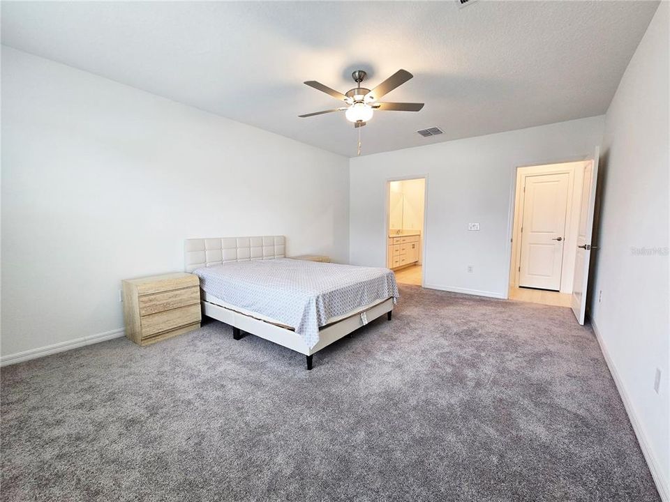 For Rent: $4,000 (6 beds, 3 baths, 3326 Square Feet)