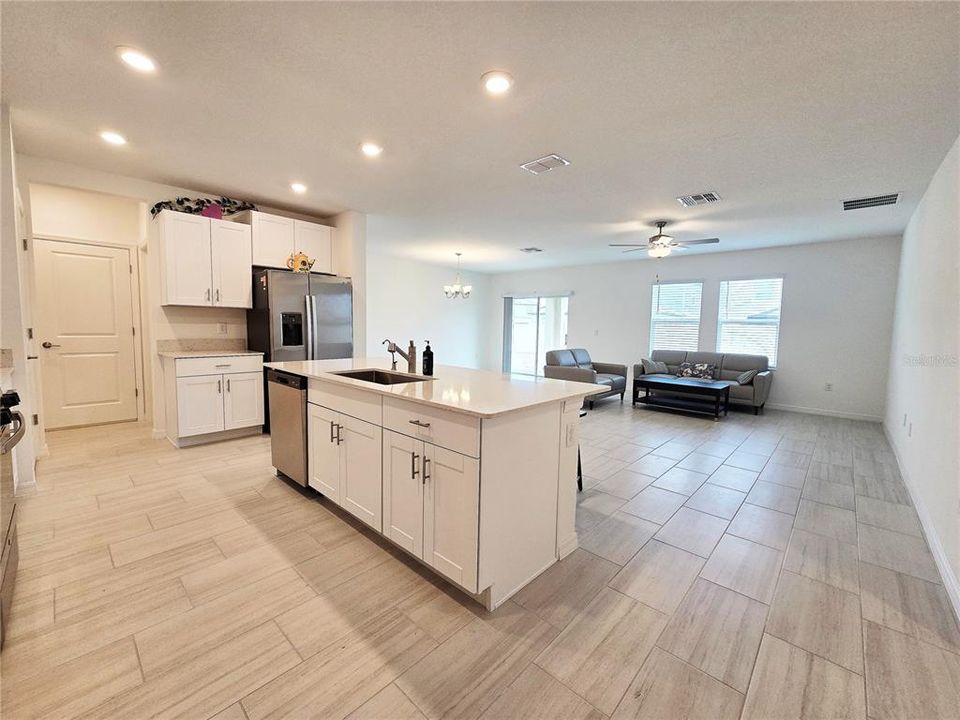 For Rent: $4,000 (6 beds, 3 baths, 3326 Square Feet)