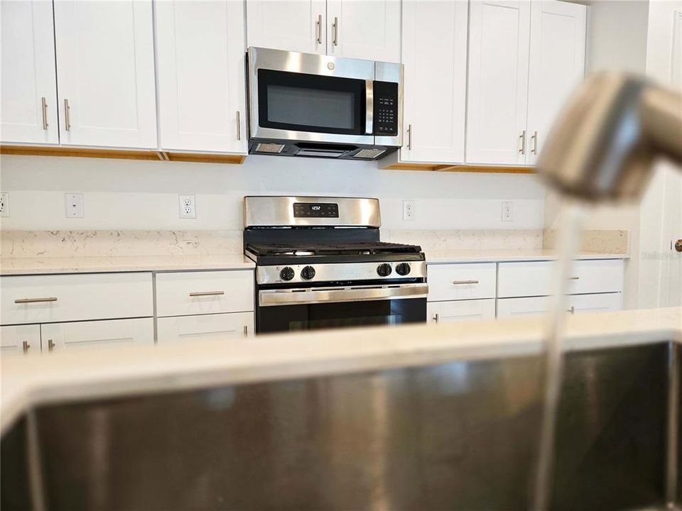 For Rent: $4,000 (6 beds, 3 baths, 3326 Square Feet)