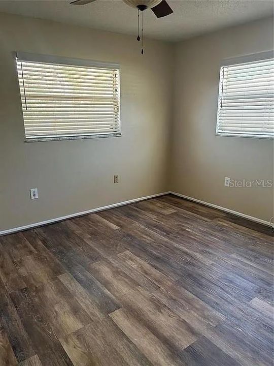 出租: $3,200 (4 贝兹, 2 浴室, 1445 平方英尺)