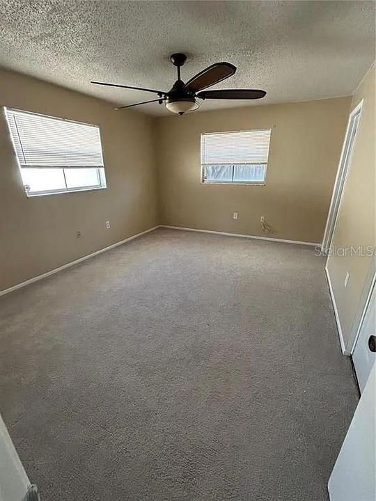 出租: $3,200 (4 贝兹, 2 浴室, 1445 平方英尺)