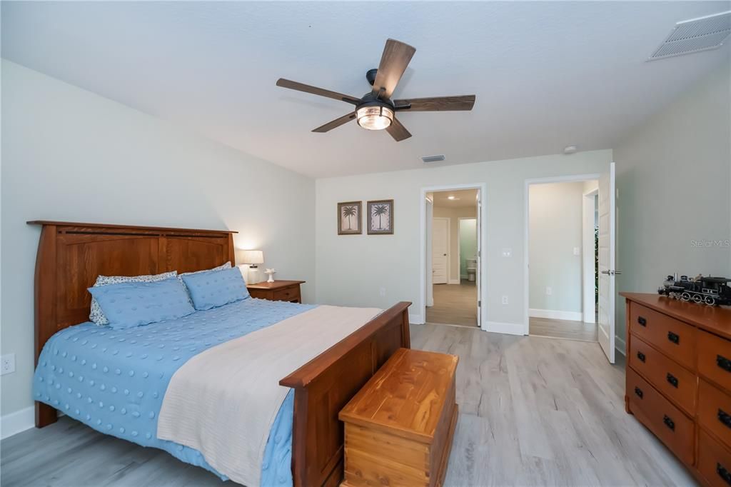 На продажу: $497,000 (4 спален, 2 ванн, 2533 Квадратных фут)