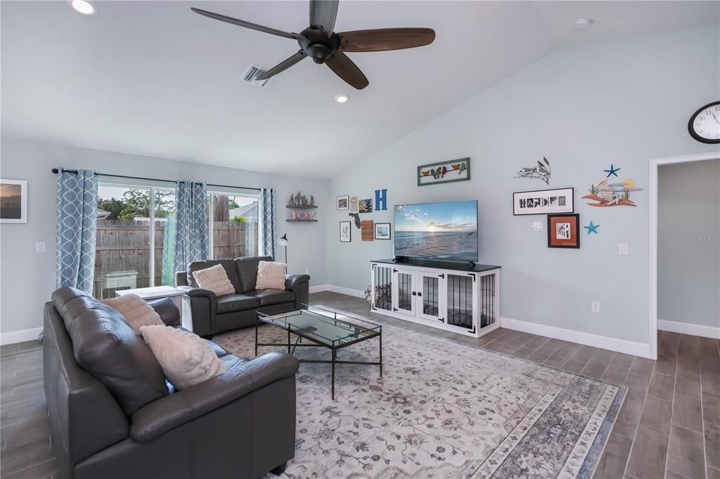 На продажу: $497,000 (4 спален, 2 ванн, 2533 Квадратных фут)