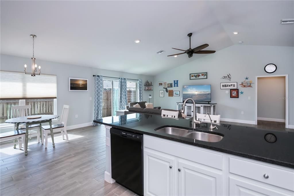 На продажу: $497,000 (4 спален, 2 ванн, 2533 Квадратных фут)