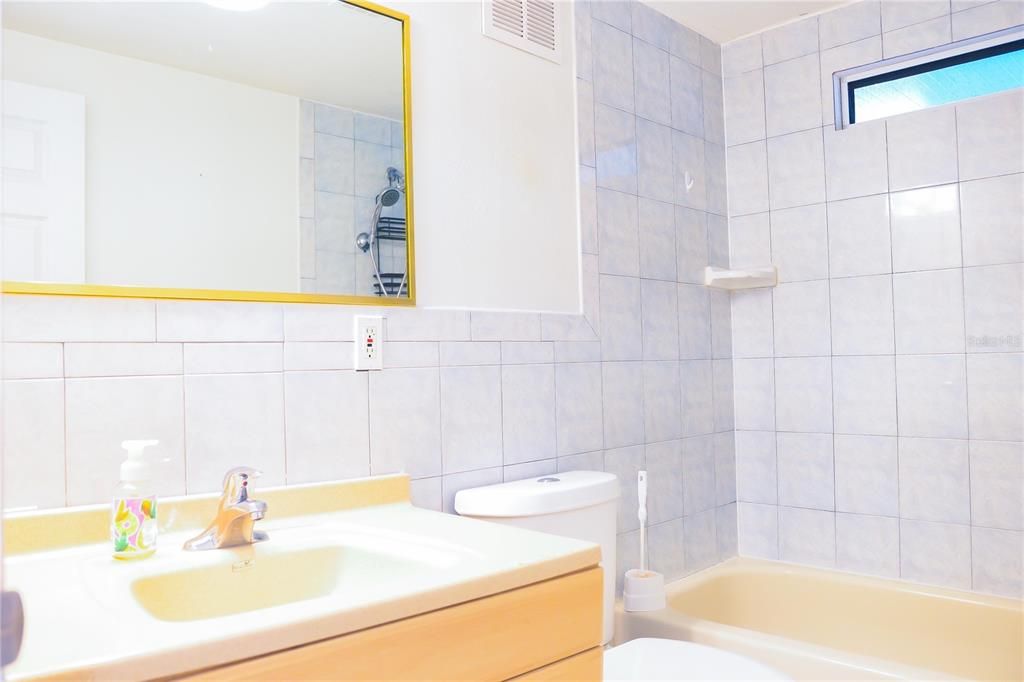 В аренду: $1,800 (3 спален, 2 ванн, 1240 Квадратных фут)