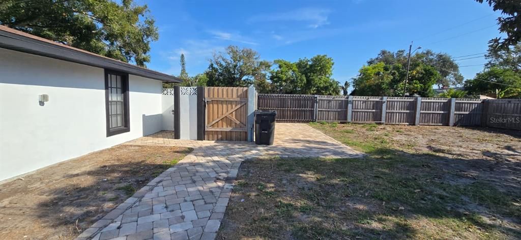 For Sale: $435,000 (3 beds, 2 baths, 1280 Square Feet)