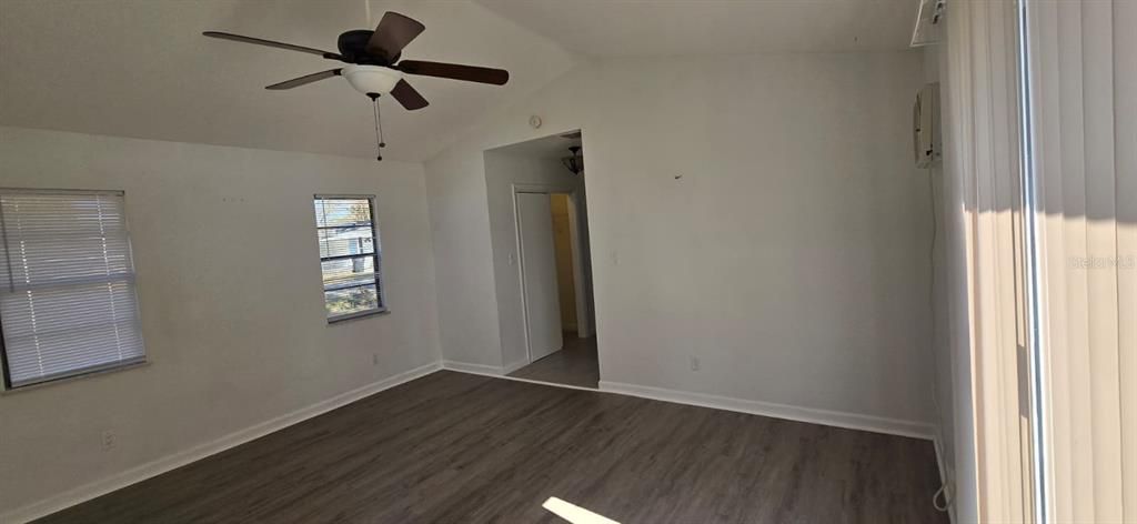 For Sale: $435,000 (3 beds, 2 baths, 1280 Square Feet)