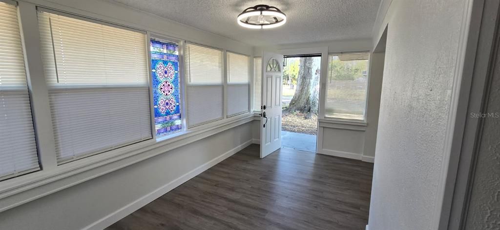 For Sale: $435,000 (3 beds, 2 baths, 1280 Square Feet)