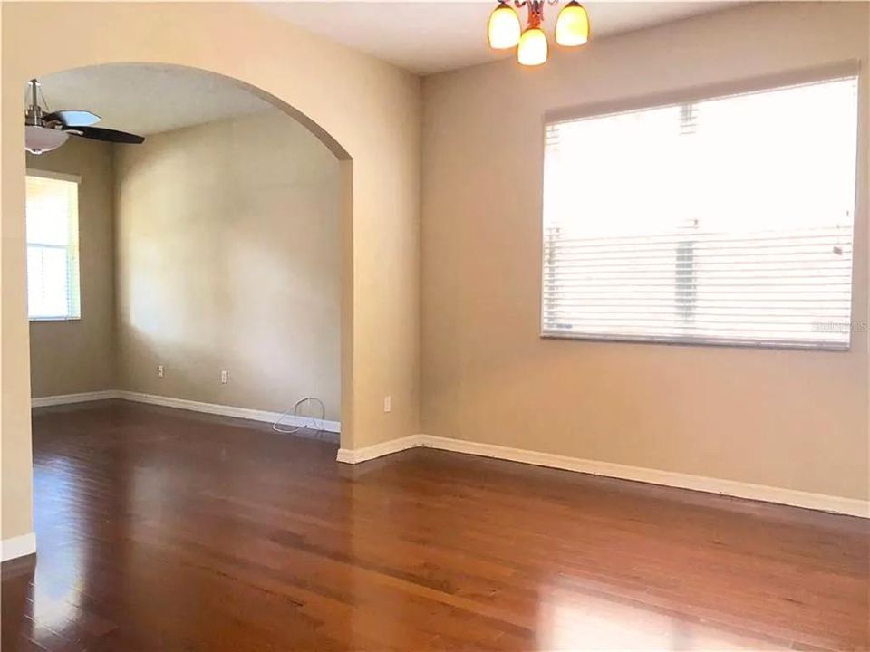 For Rent: $2,995 (4 beds, 2 baths, 3040 Square Feet)