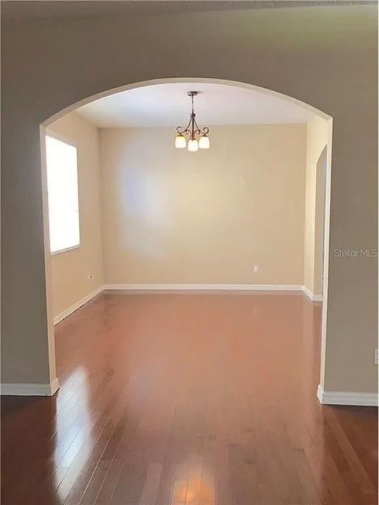 For Rent: $2,995 (4 beds, 2 baths, 3040 Square Feet)