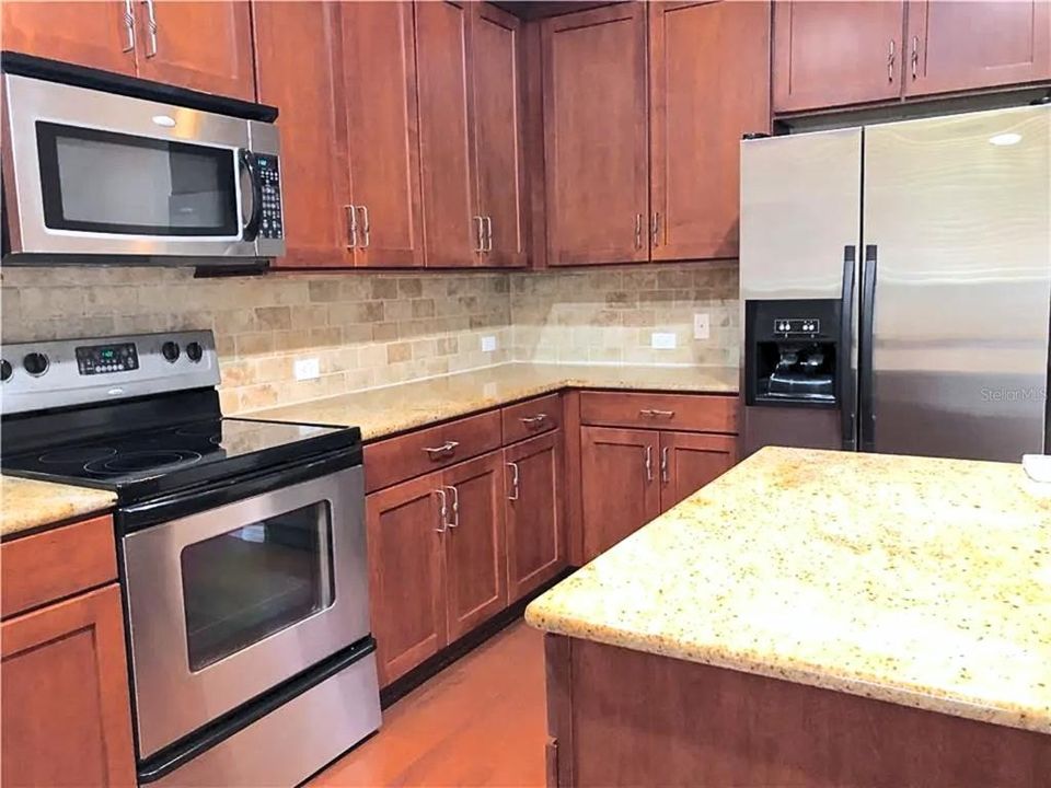 For Rent: $2,995 (4 beds, 2 baths, 3040 Square Feet)