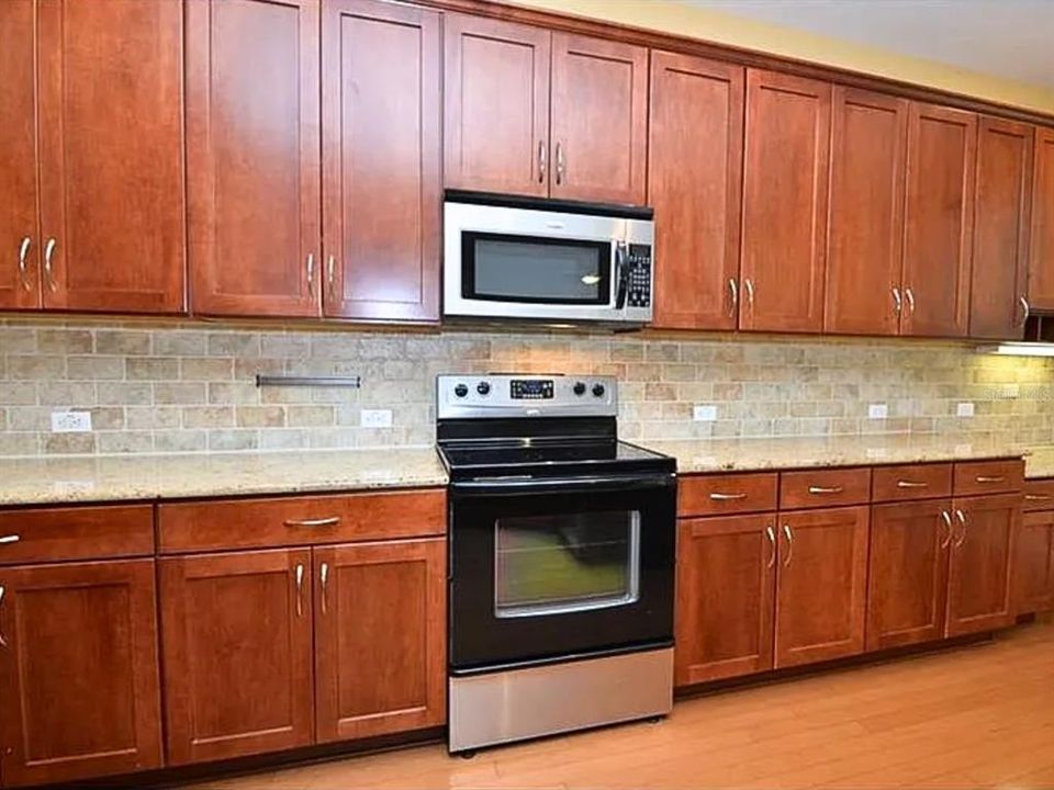 For Rent: $2,995 (4 beds, 2 baths, 3040 Square Feet)