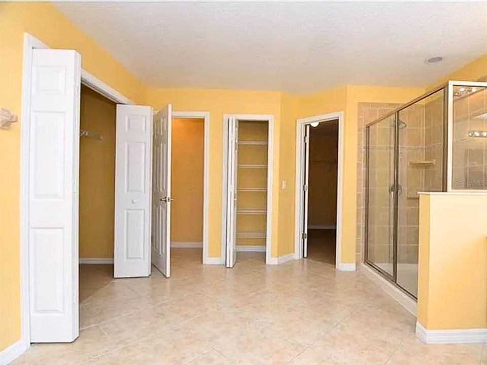 For Rent: $2,995 (4 beds, 2 baths, 3040 Square Feet)