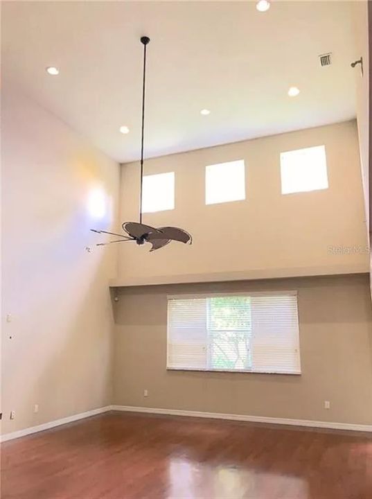 For Rent: $2,995 (4 beds, 2 baths, 3040 Square Feet)