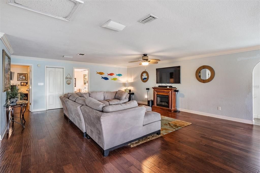 待售: $1,500,000 (7 贝兹, 4 浴室, 5090 平方英尺)