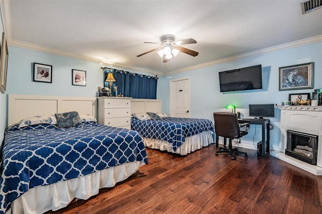 待售: $1,500,000 (7 贝兹, 4 浴室, 5090 平方英尺)