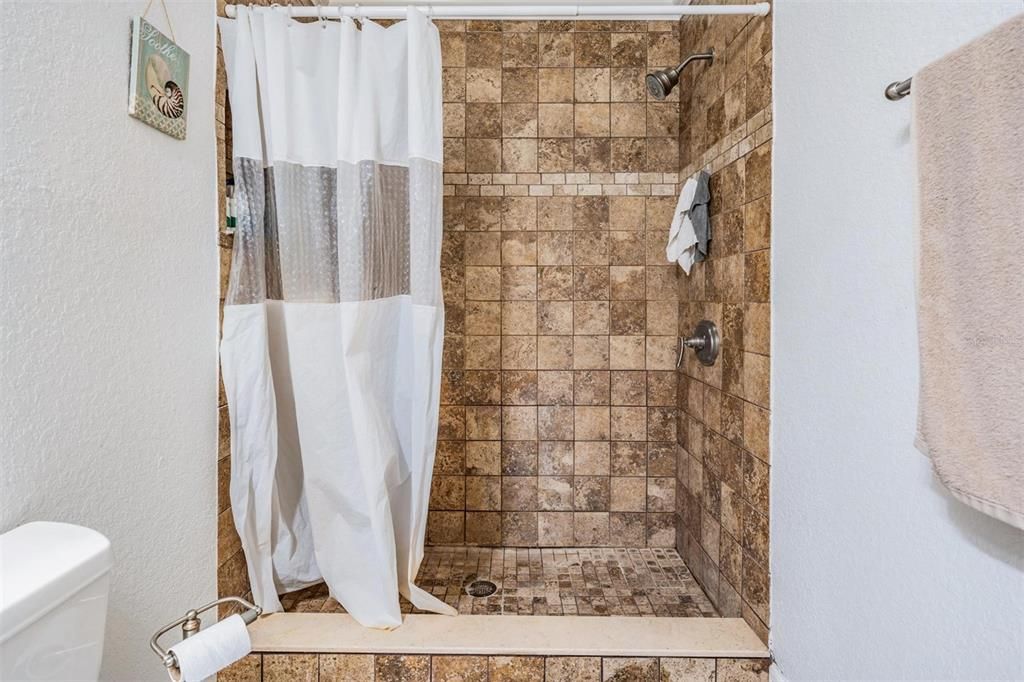 待售: $1,500,000 (7 贝兹, 4 浴室, 5090 平方英尺)