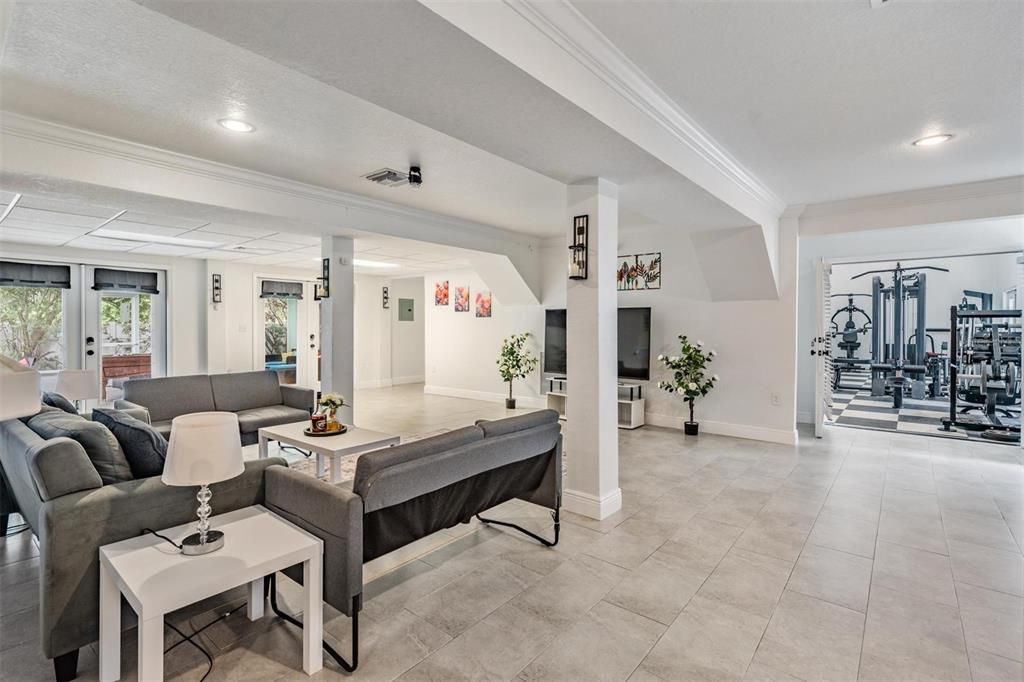 待售: $1,500,000 (7 贝兹, 4 浴室, 5090 平方英尺)