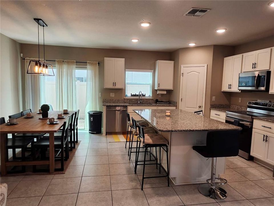 出租: $2,600 (3 贝兹, 2 浴室, 1758 平方英尺)