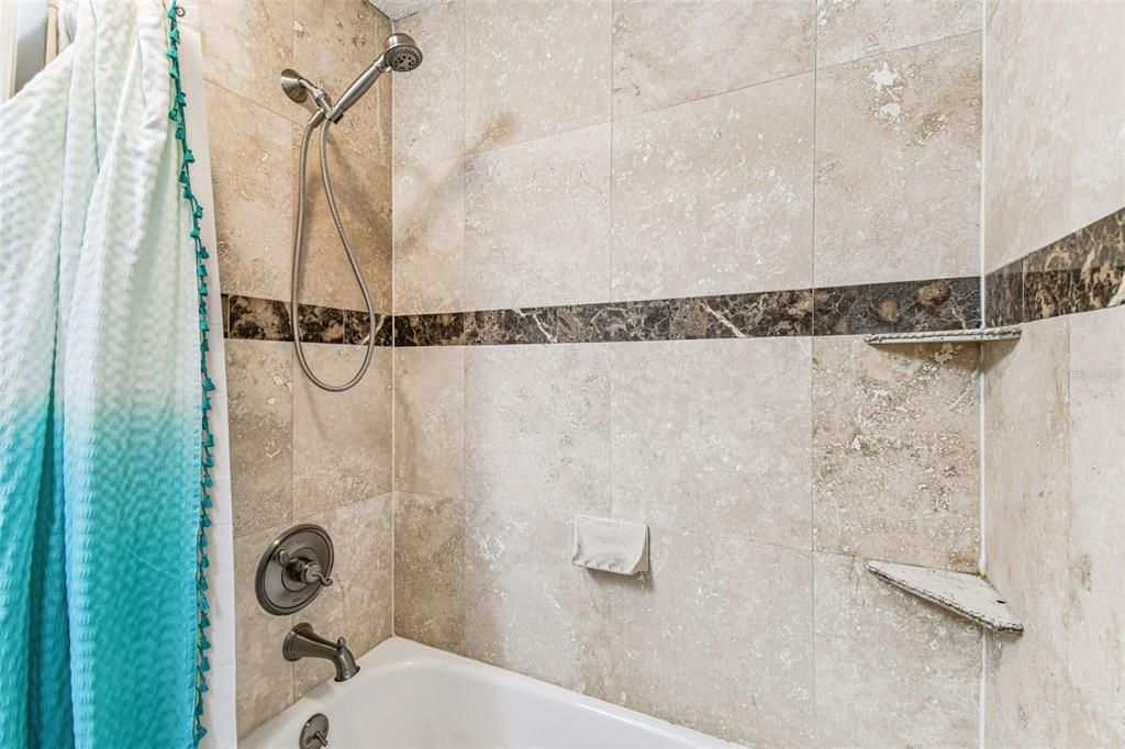 На продажу: $379,000 (4 спален, 2 ванн, 1253 Квадратных фут)