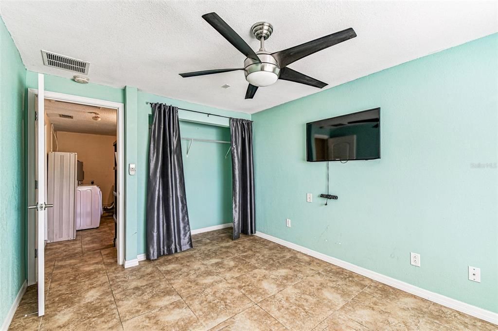 На продажу: $379,000 (4 спален, 2 ванн, 1253 Квадратных фут)