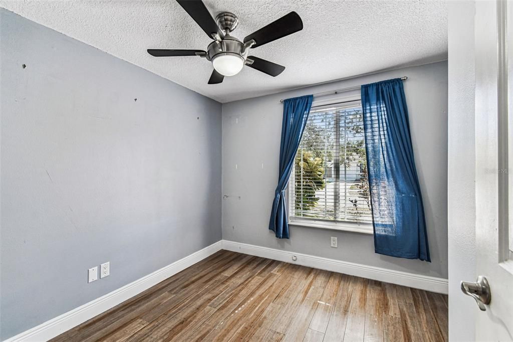 На продажу: $379,000 (4 спален, 2 ванн, 1253 Квадратных фут)