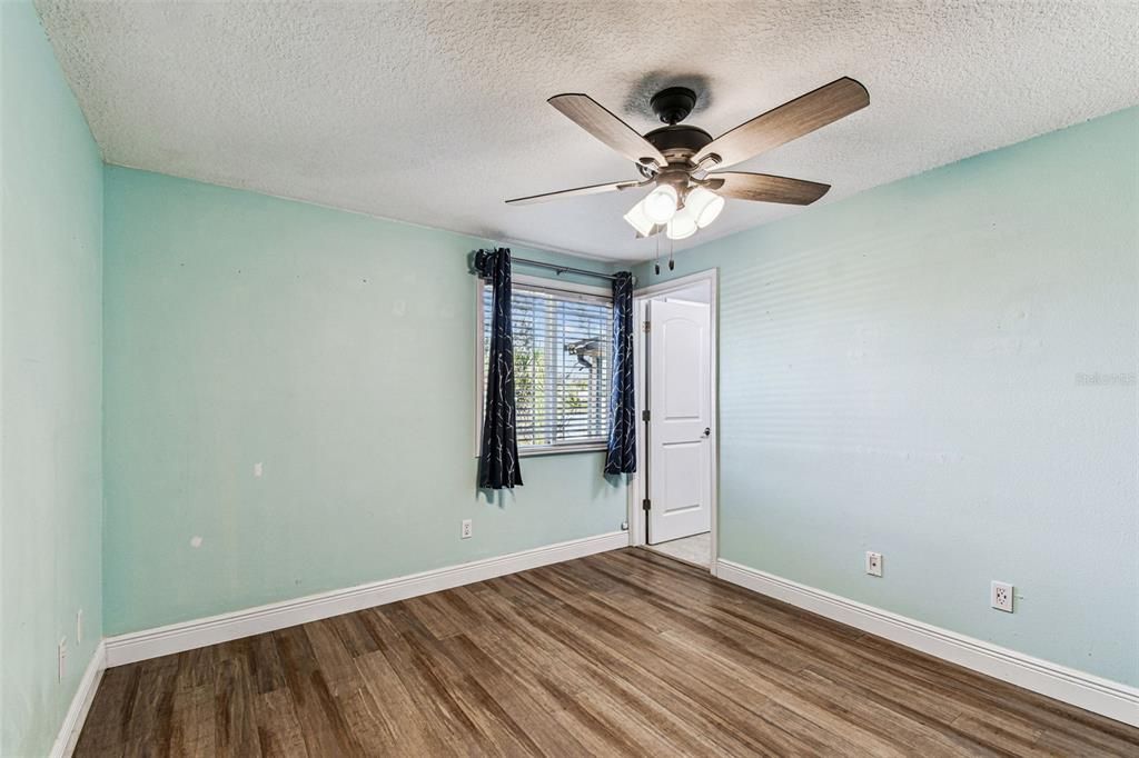 На продажу: $379,000 (4 спален, 2 ванн, 1253 Квадратных фут)