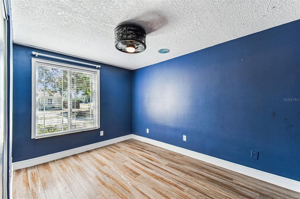 На продажу: $379,000 (4 спален, 2 ванн, 1253 Квадратных фут)