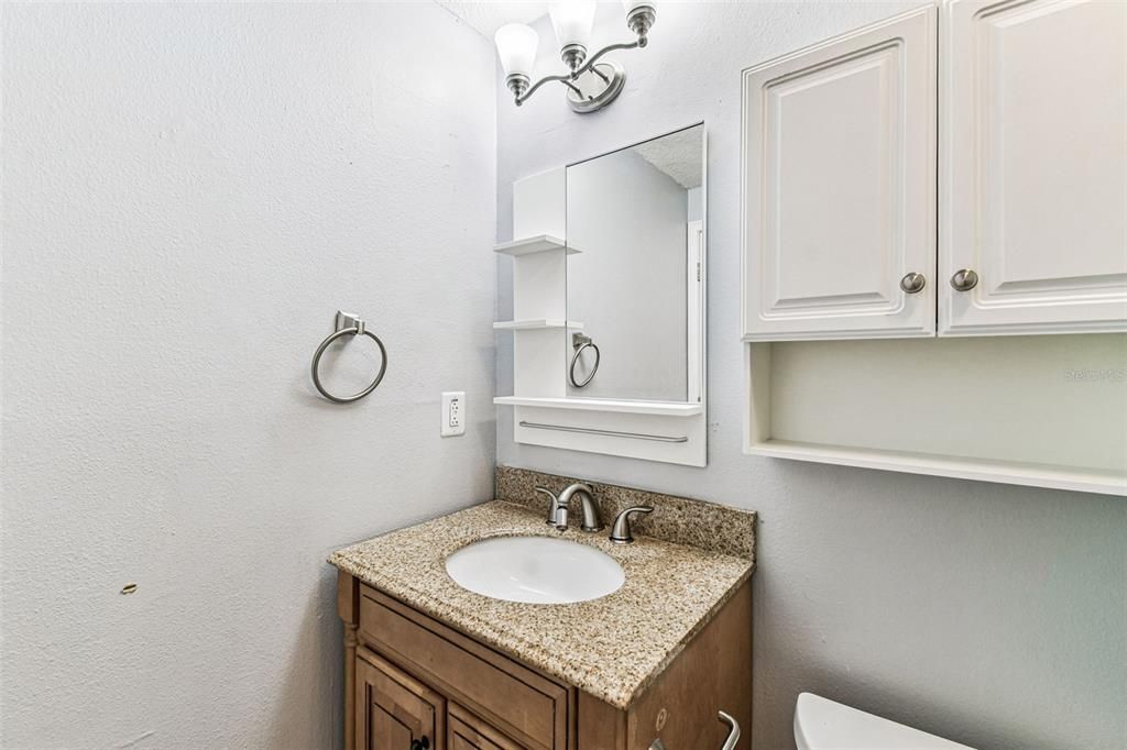 На продажу: $379,000 (4 спален, 2 ванн, 1253 Квадратных фут)