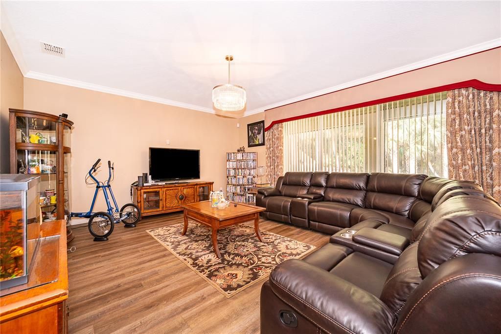 En Venta: $725,000 (4 camas, 3 baños, 2918 Pies cuadrados)