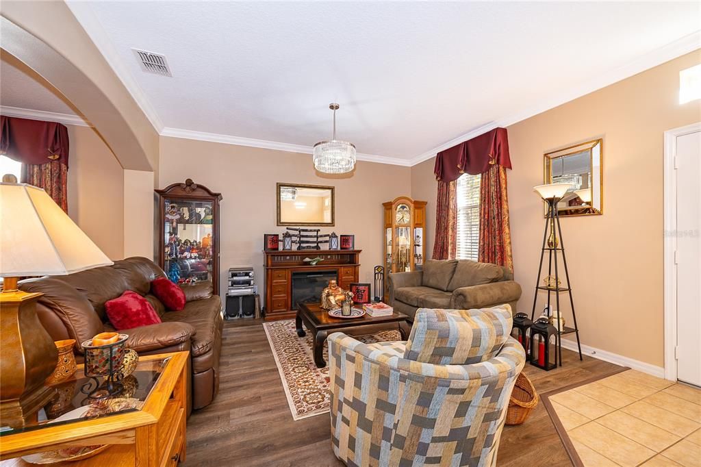 En Venta: $725,000 (4 camas, 3 baños, 2918 Pies cuadrados)