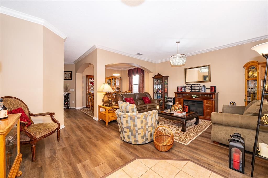 En Venta: $725,000 (4 camas, 3 baños, 2918 Pies cuadrados)