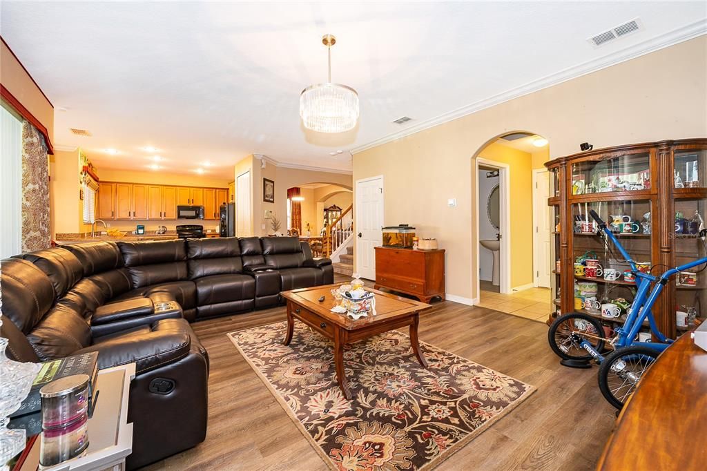 En Venta: $725,000 (4 camas, 3 baños, 2918 Pies cuadrados)