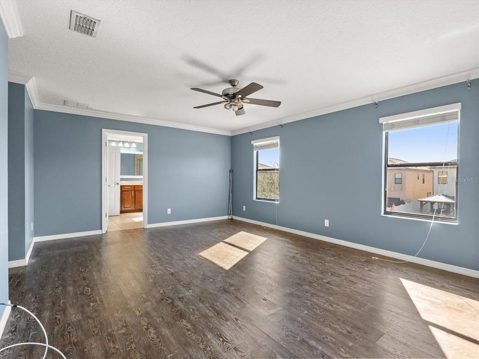 For Sale: $500,000 (4 beds, 2 baths, 2412 Square Feet)