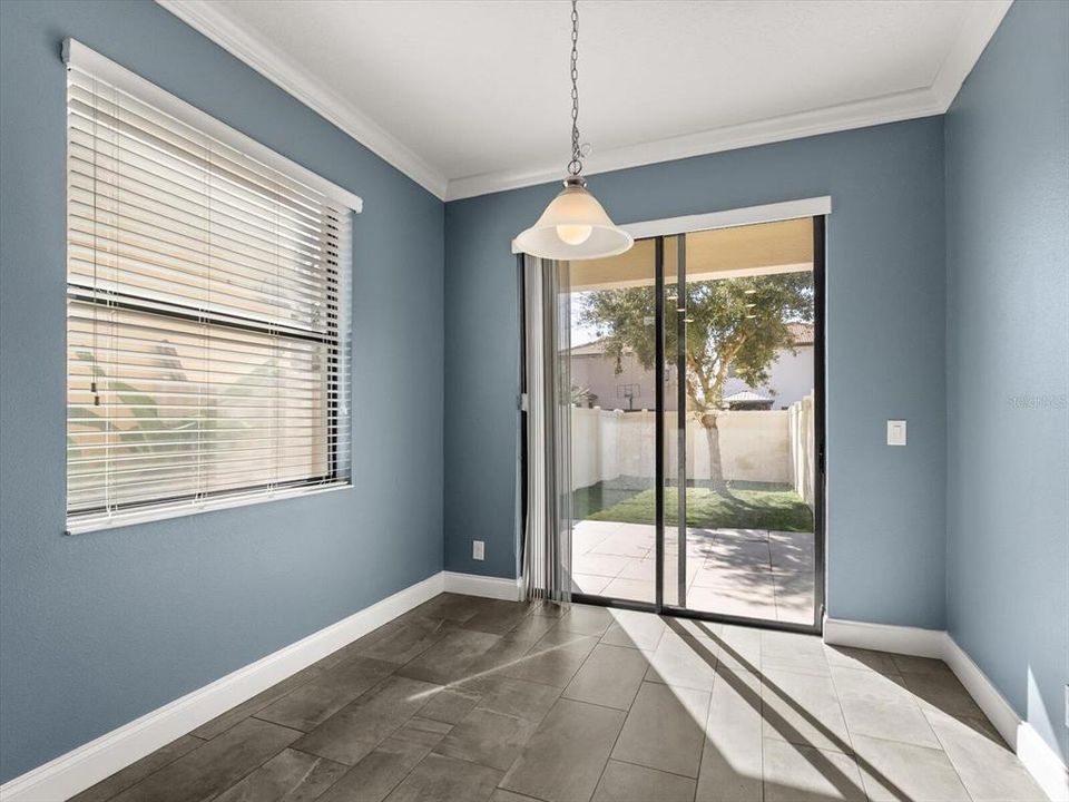 For Sale: $500,000 (4 beds, 2 baths, 2412 Square Feet)