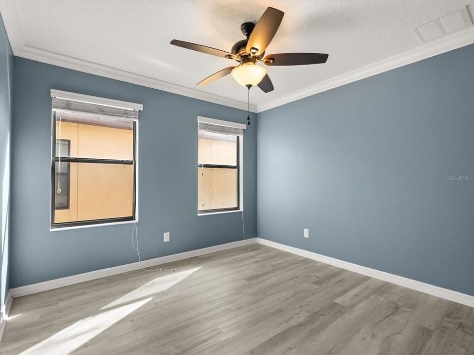 For Sale: $500,000 (4 beds, 2 baths, 2412 Square Feet)