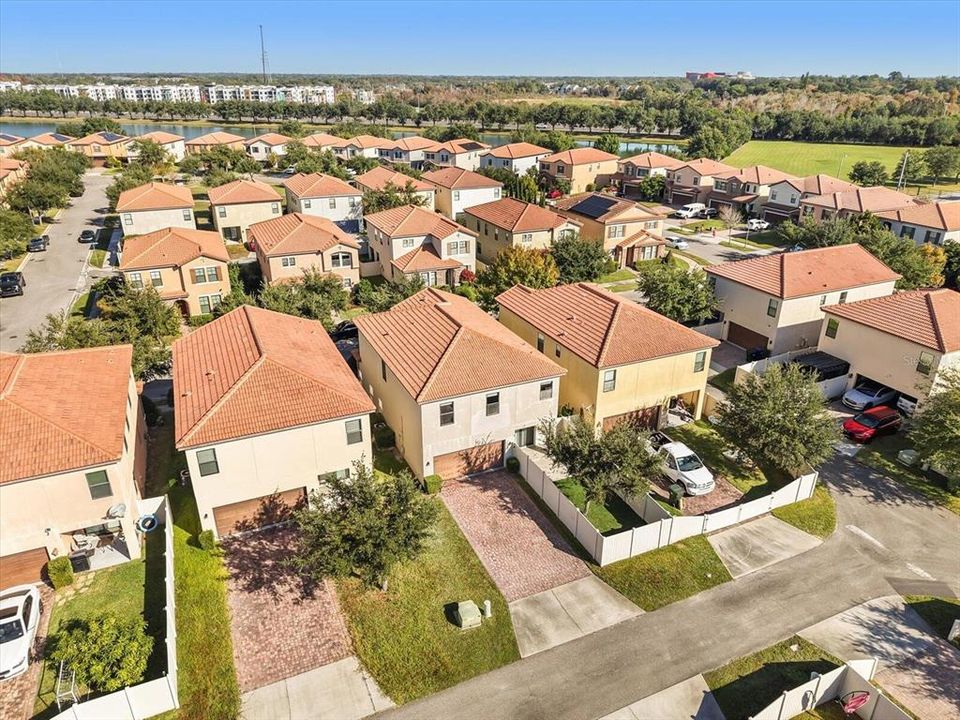 For Sale: $500,000 (4 beds, 2 baths, 2412 Square Feet)