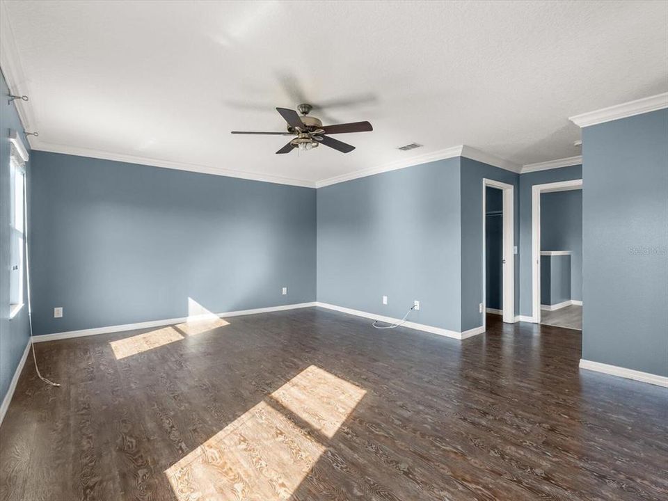 For Sale: $500,000 (4 beds, 2 baths, 2412 Square Feet)