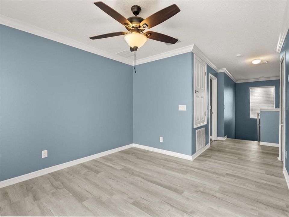 For Sale: $500,000 (4 beds, 2 baths, 2412 Square Feet)