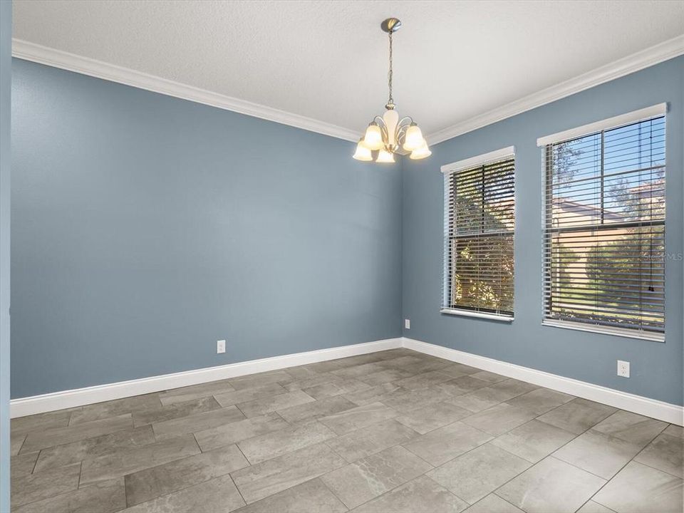 For Sale: $500,000 (4 beds, 2 baths, 2412 Square Feet)