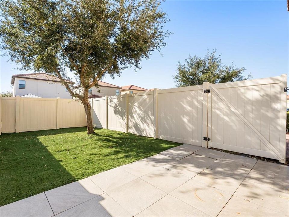 For Sale: $500,000 (4 beds, 2 baths, 2412 Square Feet)