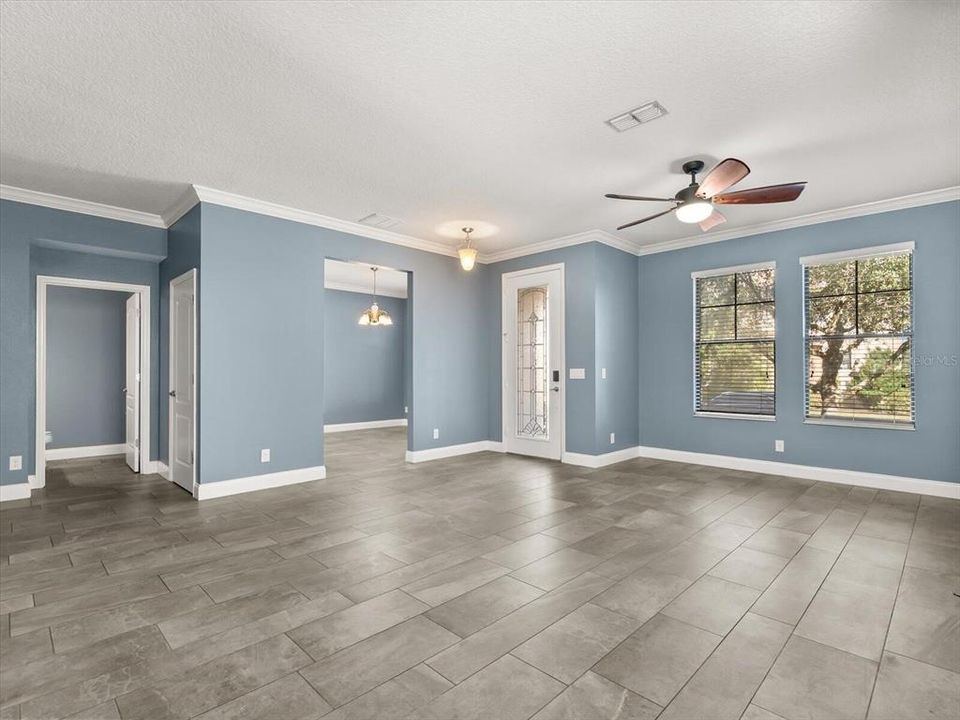 For Sale: $500,000 (4 beds, 2 baths, 2412 Square Feet)