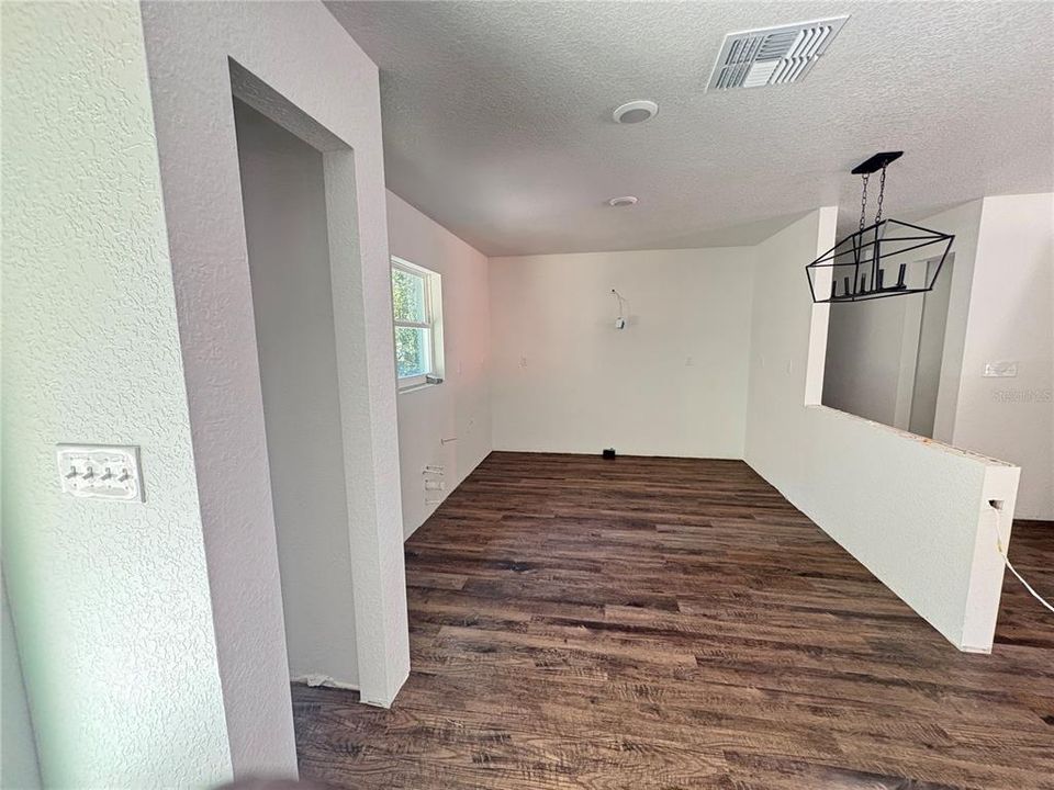 En Venta: $238,000 (3 camas, 2 baños, 1365 Pies cuadrados)