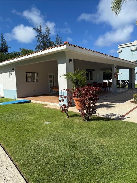 For Rent: $1,800 (3 beds, 2 baths, 1200 Square Feet)