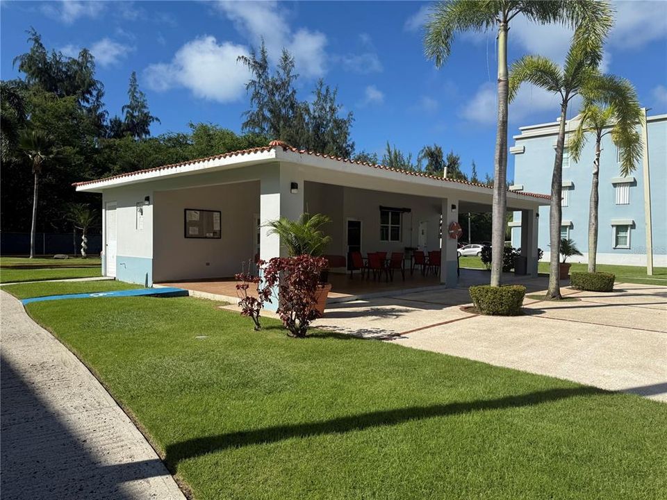 For Rent: $1,800 (3 beds, 2 baths, 1200 Square Feet)